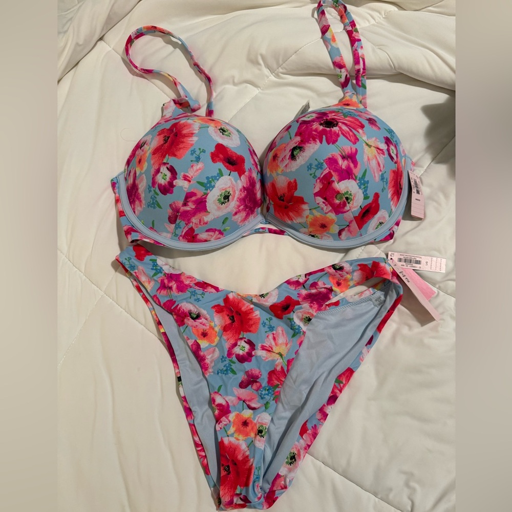 New with Tags Victoria’s Secret bikini, push up, 2 size up padding - 36DD,L